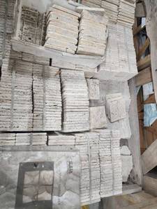 lot 5672 image: Crate of 4x4 Giallo Reale and Classic Light Tumbled Granite Tile