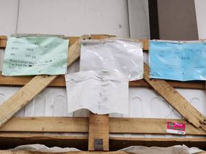lot 5726 image: Crate of 18x18 Crema Marfil, and White Carrara Marble Tile