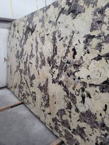 lot 3045 image: Lot of 3 Slabs of Splendo Granite, Polished