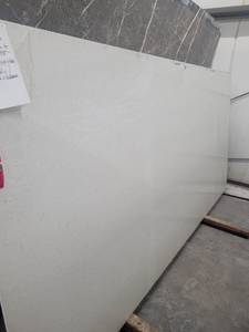lot 3097 image: Lot of&nbsp1 Slab of White Crystallino Vorona Quartz