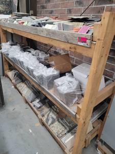 lot 5522 image: Shelf of Various Contents