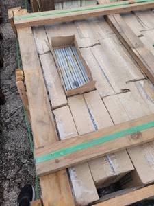 lot 7172 image: Pallet of Brazillian Peacock Rusty Slate Tile
