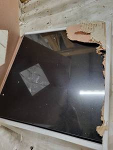 lot 5683 image: Crate of Ambassador Black 12 X 12 Marble Tiles