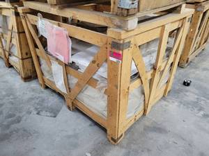 lot 5686 image: Crate of White Statuary C Marble Tiles, 12 x 12
