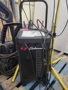 lot 5804 image: Schunacher SC1285 Max Performance Heavy Duty Battery Charger
