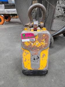lot 71 image: AardWolf Slab Lifter