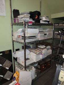 lot 22033 image: 4-Tier Chrome Shelf W an Assortment of Samples