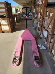 lot 9498 image: Uline Pink H3045 Indutrial Pallet Jack