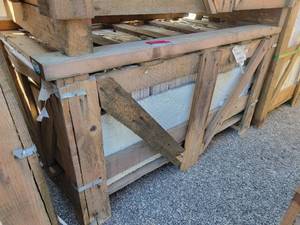 lot 7233 image: Crate of Opus Romano Pattern Travertine Assorted Sizes 16 x 24 Tiles