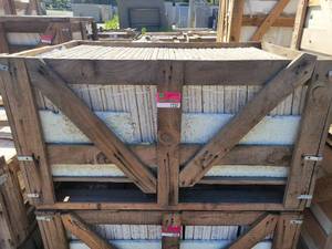 lot 7237 image: Crate of Opus Romano Pattern Travertine Assorted Sizes 16 x 24 Tiles