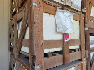 lot 9425 image: Crate of Alabastrino Travertine Pattern Brushed Satin Tiles
