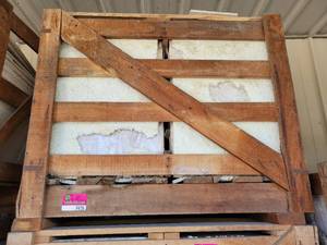 lot 9426 image: Pallet of Andean Cream Tumbled Travertine Tiles