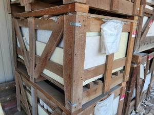 lot 9484 image: Crate of Alabastrino Travertine Pattern Brushed Satin Tiles