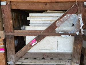 lot 9487 image: Pallet of Albastrino Travertine Tile