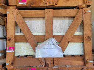 lot 9496 image: Crate of Alabastrino Travertine Antique Finsih 16 X 16 Tiles