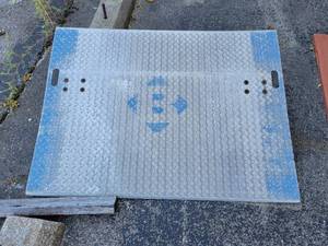 lot 22061 image: 48in Heavy-duty Dock Plate