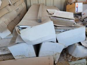 lot 22078 image: Lot of 4 Verona White Metal Display Units
