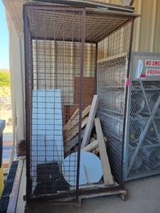 lot 22056 image: 40in Metal Cage