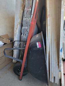 lot 22058 image: True Temper Wheel Barrow