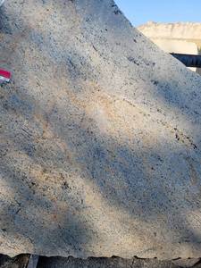 lot 7077 image: Lot of 2 Slabs Granite Remnants