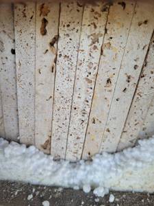 lot 9440 image: Fill Pallet of Bronze Travertine Tiles