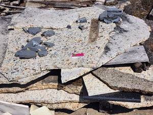 lot 12073 image: Lot of Assorted Remnants Pieces of Granite