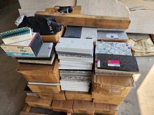 lot 22089 image: Lot of Sample Stone Pieces