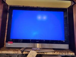lot 22106 image: Vizio HDMI Gallevia Liquid HDTV