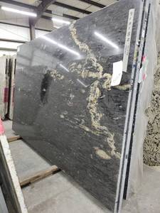 lot 2880 image: Matrix Motion Polished Granite Slab
