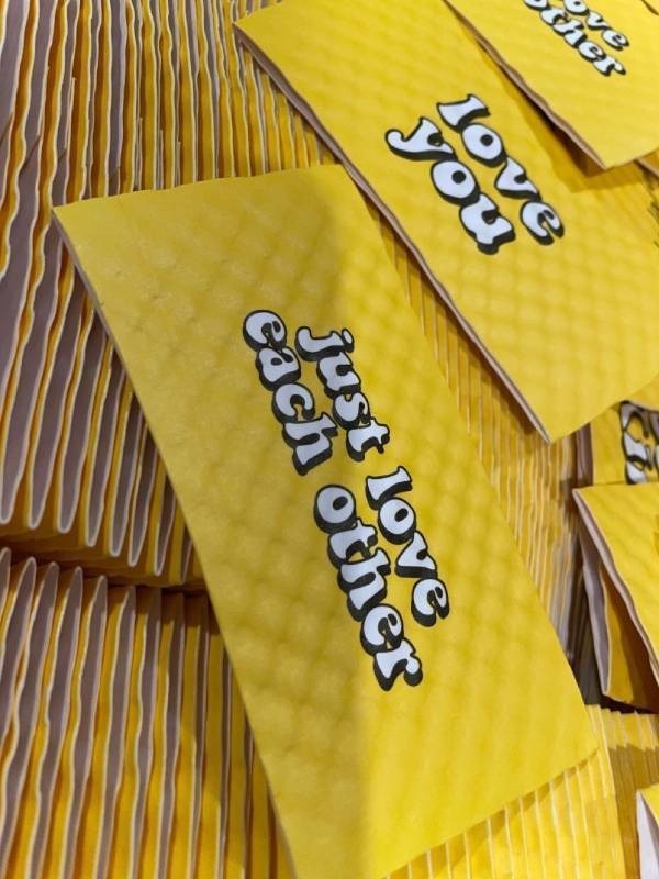 lot 21583 image: 12 to 20 ounce yellow Java Jackets 1300case Uplifting messages (Retail $59.99)