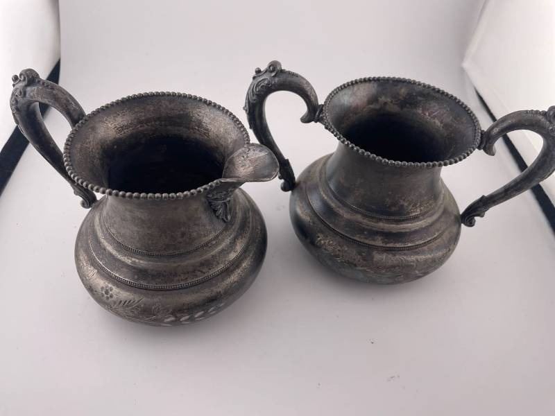 lot 24603 image: Forbes Silver Co Sugar and Creamer  Quadruple 180  Silverplate  Beaded Edge  Leaf Design  Vintage Antique