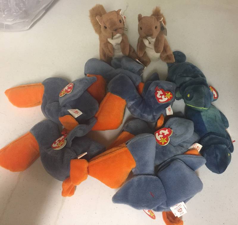 lot 1095 image: TEN Original Ty Beanie Babies Scoop Pelican x6 Rainbow x2 Nuts The Squirrel x2