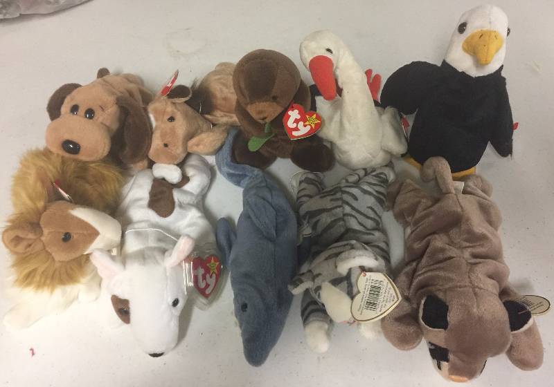 lot 1104 image: TEN Original Ty Beanie Babies Canyon Prance Crunch Cassie Bones Derby Seaweed Stilts Baldy