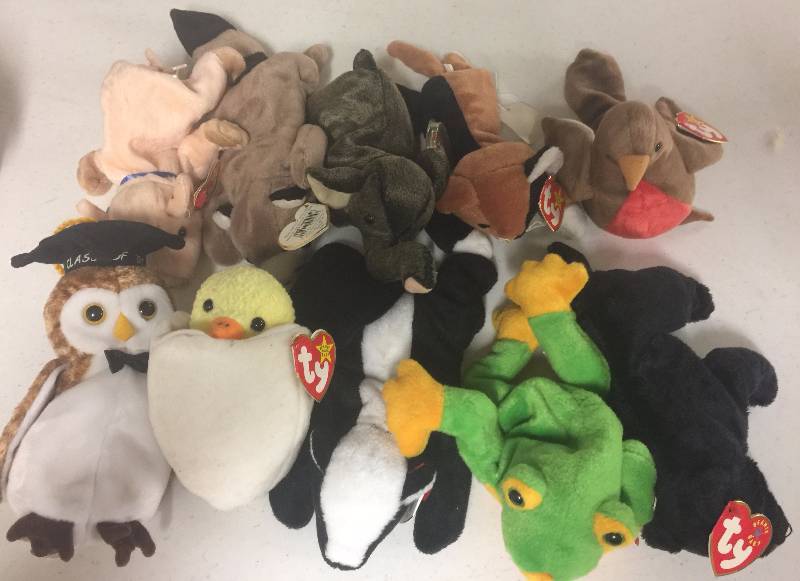 lot 1105 image: Ten Original Ty Beanie Babies Midnight Smoochy Stinky Wiser Eggert Knuckles Early Ringo Trumpet Chip