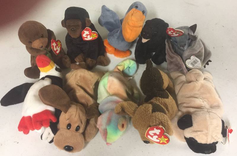 lot 1109 image: TEN Original Ty Beanie Babies Pugly Tuffy Rainbow Bones Puffer Seaweed Congo Batty Cinders Scoop