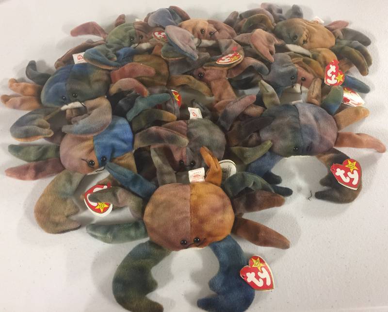 lot 1113 image: ELEVEN Original Ty Beanie Babies Claude the Crab x11