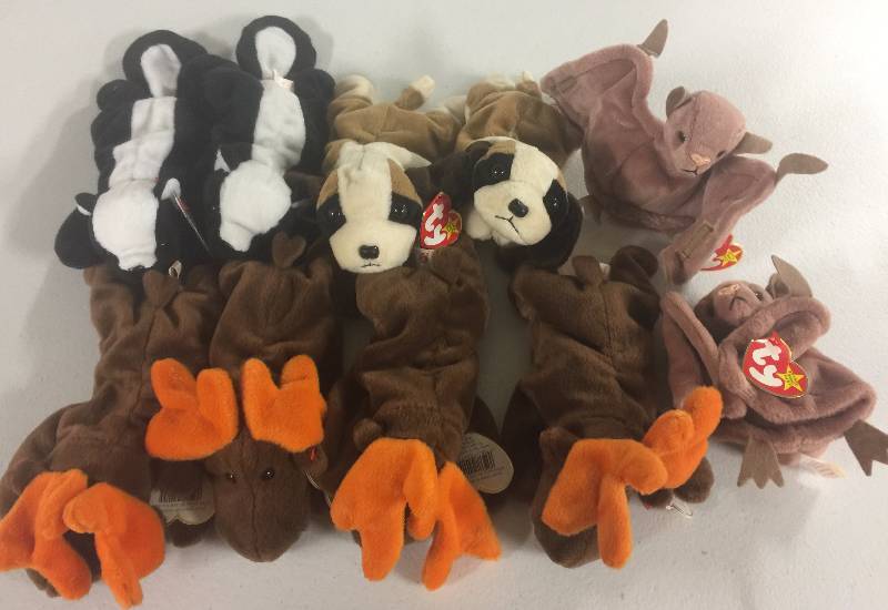 lot 1124 image: TEN Original Ty Beanie Babies Batty x2 Bernie x2 Chocolate x4 Stinky x2