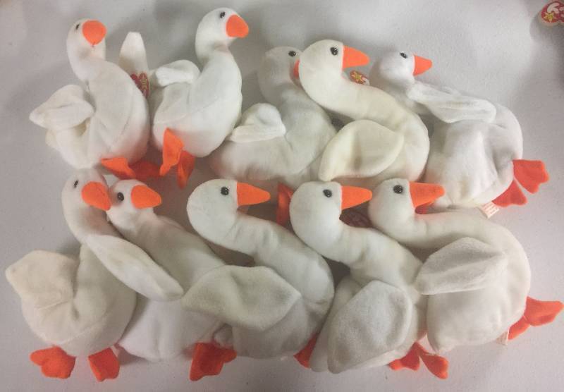 lot 1126 image: TEN Original Ty Beanie Babies Gracie the Swan x10