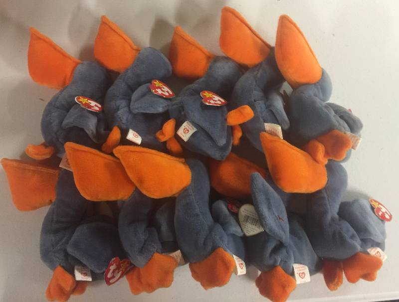 lot 1132 image: TEN Original Ty Beanie Babies Scoop the Pelican x10
