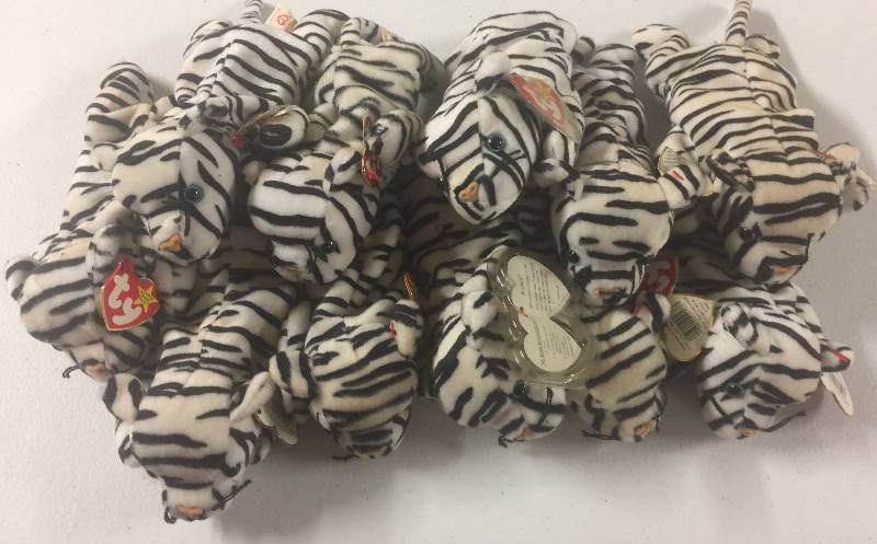 lot 1142 image: ELEVEN Original Ty Beanie Babies Blizzard the Snow Leopard x11