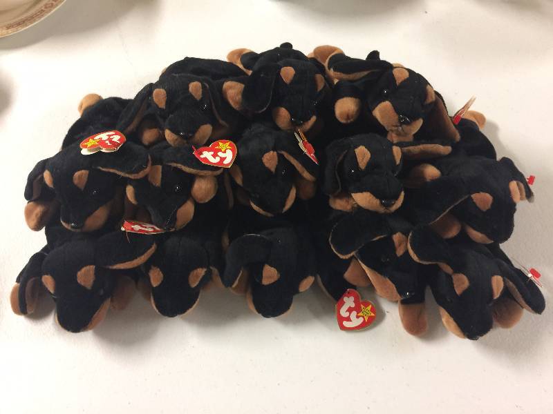 lot 1150 image: THIRTEEN Original Ty Beanie Babies Doby the Doberman x13