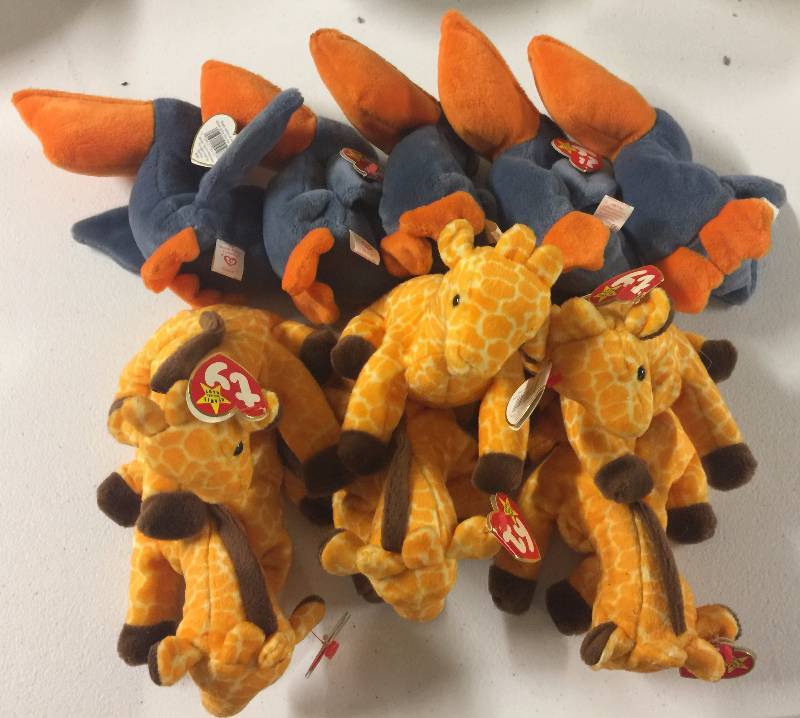 lot 1157 image: ELEVEN Original Ty Beanie Babies Scoop the Pelican x5 Twigs the Giraffe x6