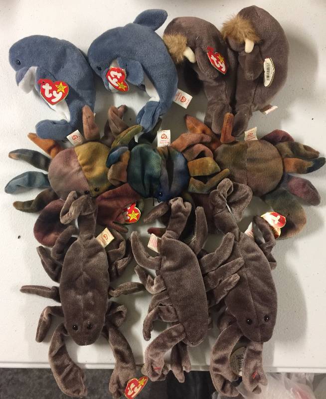 lot 1161 image: TEN Original Ty Beanie Babies Stinger x3 Claude x3 Jolly x2 Echo x2