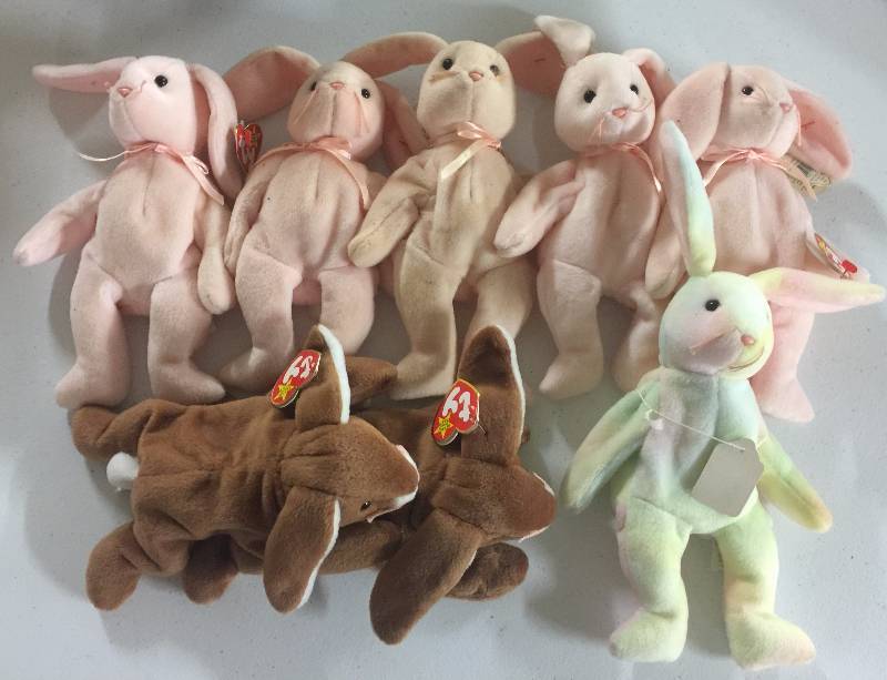 lot 1076 image: EIGHT Original Ty Beanie Babies All Rabbits Hoppity x5 Hippie Ears x2
