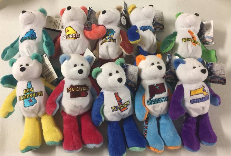 lot 1184 image: TEN Limited Treasures State Coin Teddy Bears from 2009