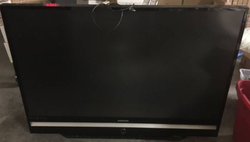 lot 1068 image: 60 Inch Samsung Television Parts TV Doesnt Work