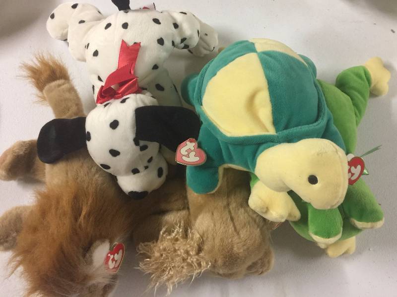 lot 1189 image: FIVE Original LARGE Ty Beanie Babies Including Frog, Turtle, Two Dogs, Lion