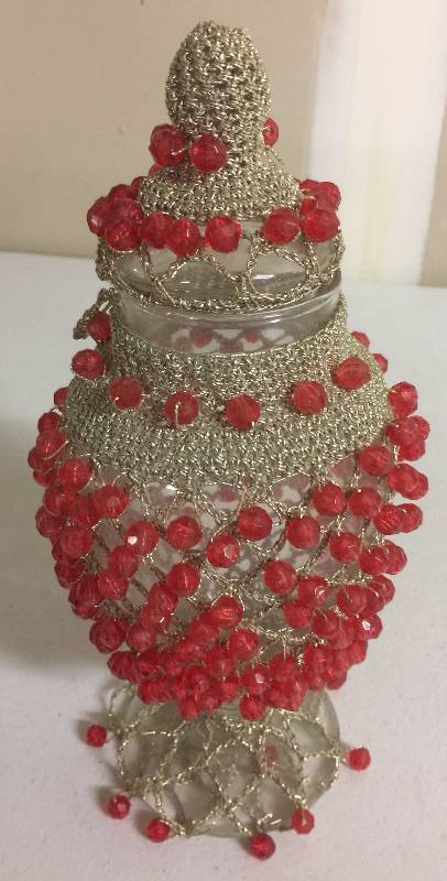 lot 1218 image: 10 Inch Glass Dish With Lid and Covering