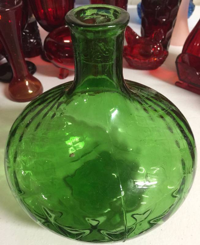 lot 1221 image: Blown Green Glass 8 Inch Tall Vase