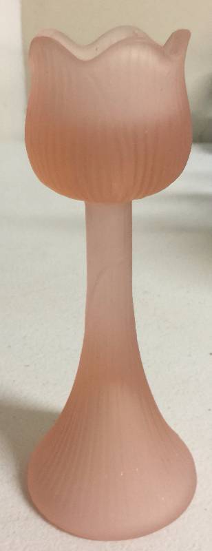 lot 1228 image: 7 Inch PaisleyPink Colored Glass VaseCup
